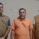 জুমার নামাজ শেষে বাড়ি ফেরার পথে বাবাকে কুপিয়ে হত্যা করল ছেলে